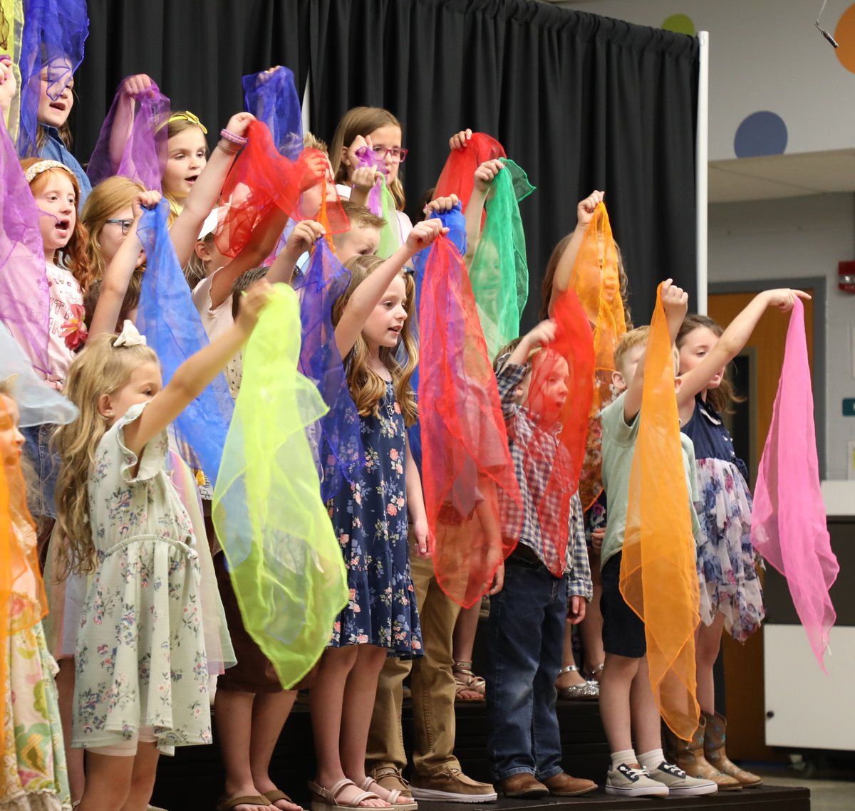 Clearview Elementary Kindergarten Celebration. Click the link below for additional photos.
tinyurl.com/455m6uf9