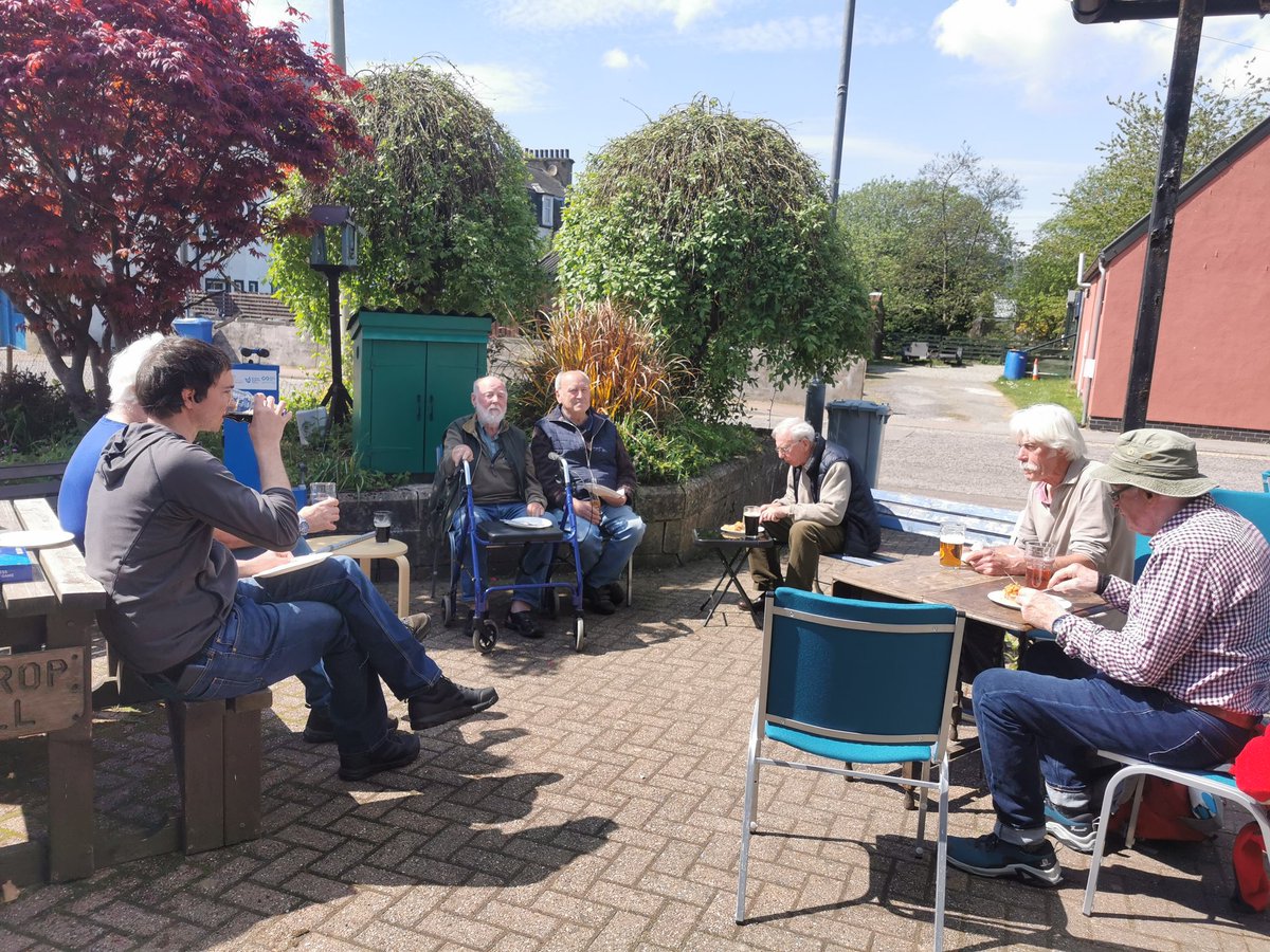 Yayyy the sun is out so are our local men who have come along to be alongside one another and enjoy a pie and alcohol free pint. #MensWellbeing #SocialConnections @COPEScotland @Camerados_org @MHFScot 😎