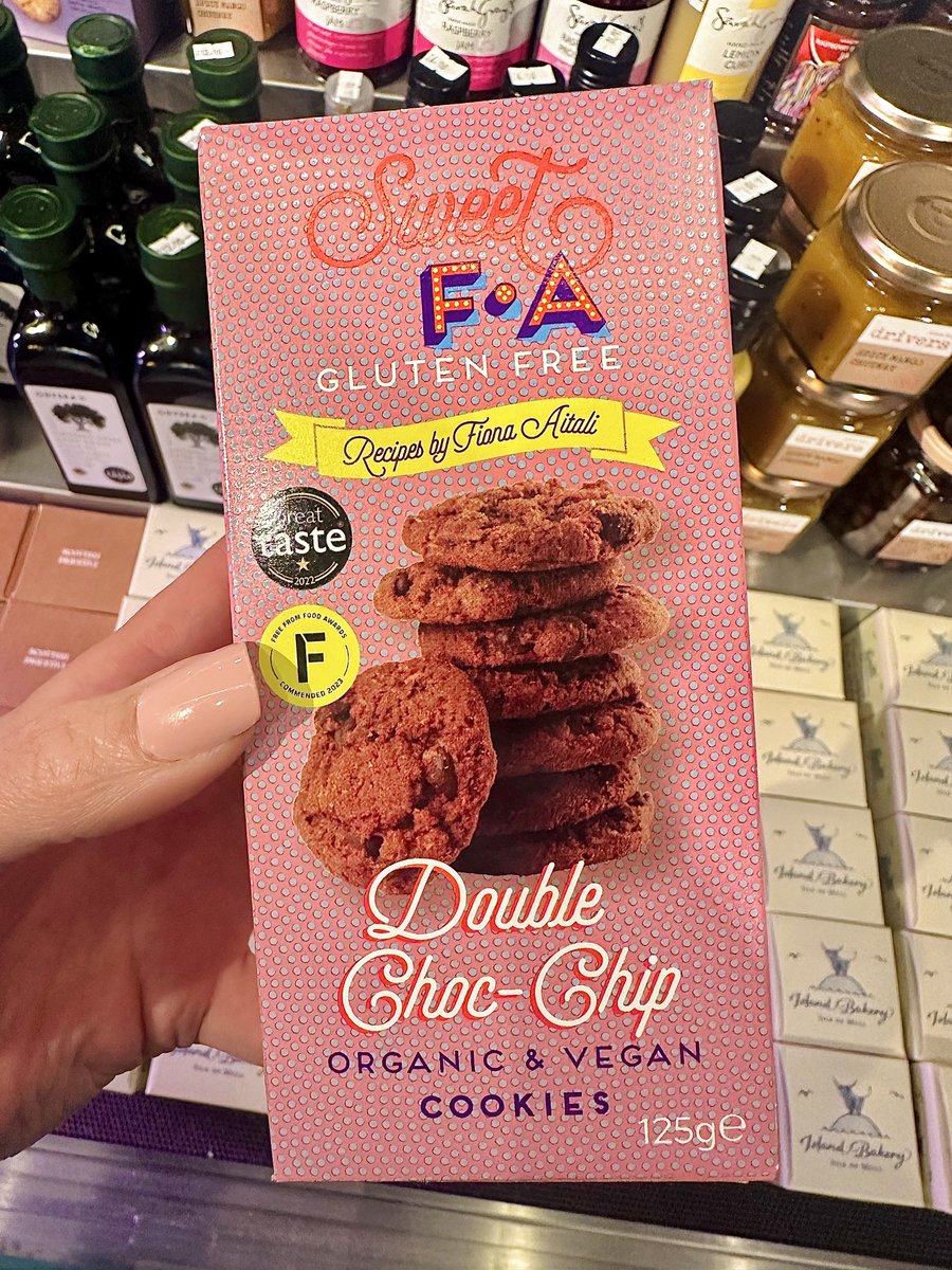 They're #backinstock 📷🍪Rich melt-in-the-mouth cookies to please any chocoholic, 'Sweet FA' #GlutenFree is a range of cookies created by Island Bakery’s Chief #BiscuitEngineer Fiona Aitali. Vegan, no gluten, no wheat‼️#shopnow #edinburghdeli #edinburgheats 😍 @Bonnieandwilduk