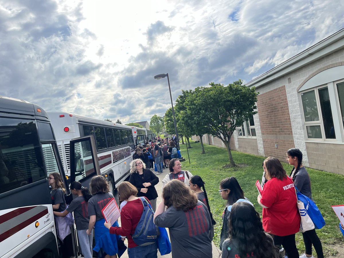 LakotaEndeavor's tweet photo. Cosi here WE come!!!! @LakotaDistrict #sciencetime https://t.co/HNNb6ho10M
