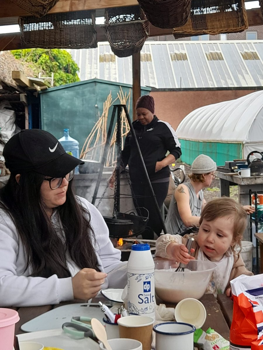 Really excited to welcome our new Lead Community Chef @RhonaMPEEK 🧑‍🍳 She has already got stuck in at our weekly garden group with @AmmaBirth making delicious meals on the fire each week. We can't wait for the return of #PEEKACHEW in the coming weeks 🍕🌽🍏🥙 #PEEKWELLBEING