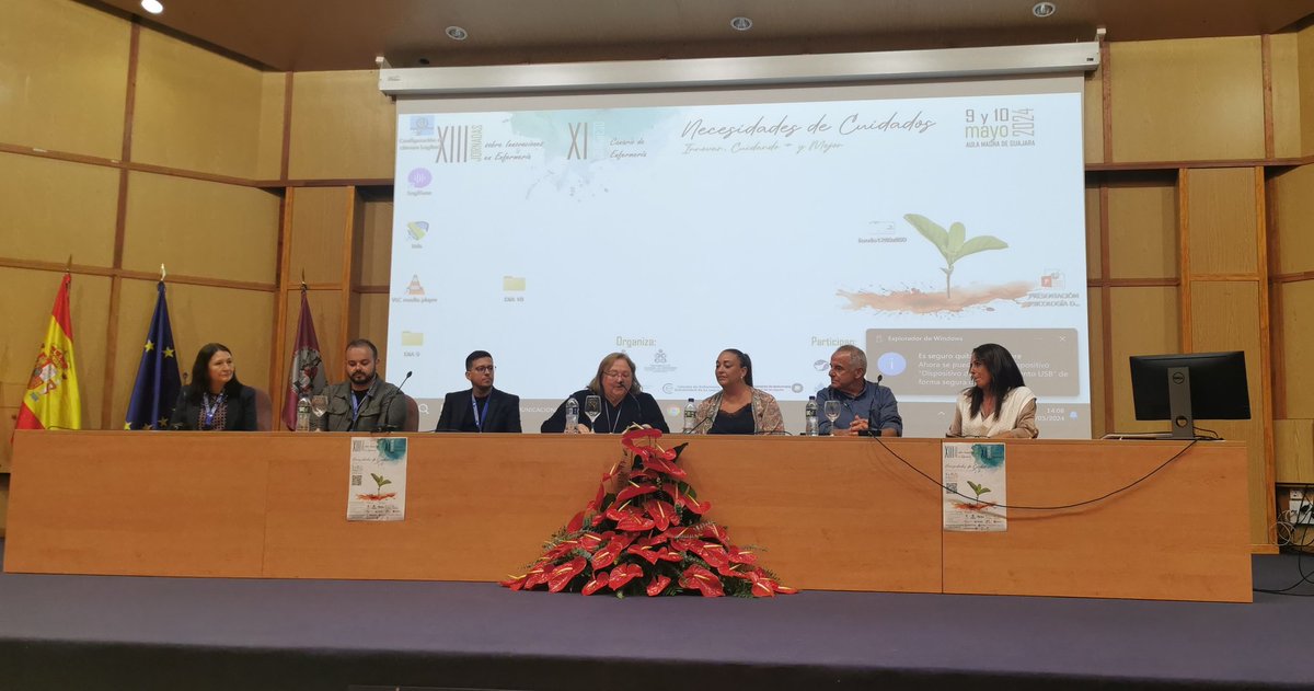 Comienza la clausura de las #congresocanarioinnovacionenfermeria del <a href="/EnfermeriaCN/">EnfermeriaCanaria</a>
Grandes jornadas y larga vida a este congreso.
👏🏼👏🏼👏🏼👏🏼
Felicidades a todos los ponentes y participantes y a la organización 
#somosHUNSC #somosCHUNSC