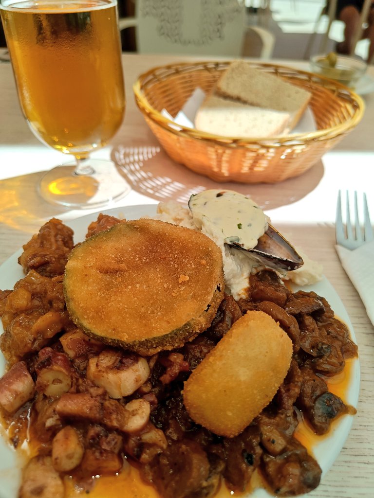 juanma79campos's tweet photo. Ja que no ho pots superar, intenta igualar-ho 😏.
#Variat #GranjaSesVoltes
#Campos
Bon cap de setmana!! https://t.co/NOSZyTgnLC