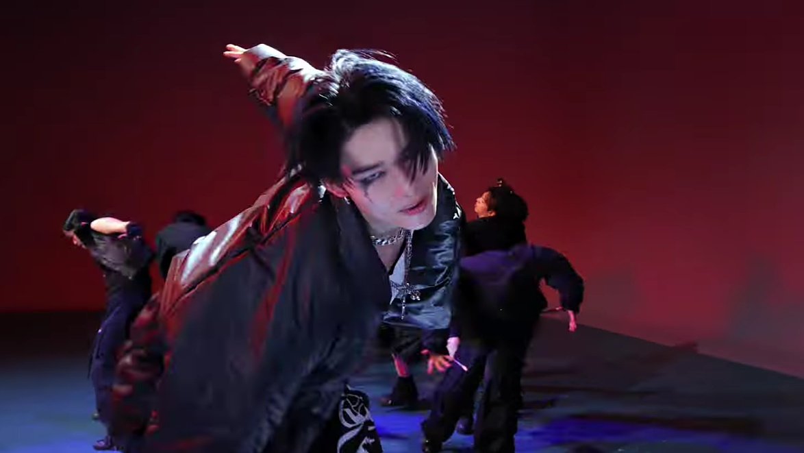 NI_KISTUDIO's tweet photo. his stare is on fire !!! 🔥

HUMBLE DANCE KING NI-KI
#TrendsetterNI_KIng
#AOTM_니키 #ArtistOfTheMonth #NI_KI https://t.co/1v06OSIlFw