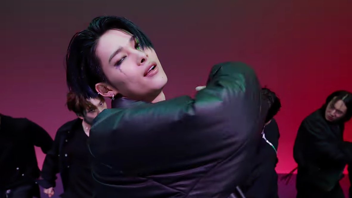 NI_KISTUDIO's tweet photo. his stare is on fire !!! 🔥

HUMBLE DANCE KING NI-KI
#TrendsetterNI_KIng
#AOTM_니키 #ArtistOfTheMonth #NI_KI https://t.co/1v06OSIlFw
