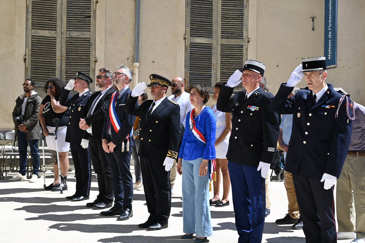 #10mai 🇫🇷 | En cette journée nationale de #commémoration des mémoires de la traite, de l'#esclavage et de leur #abolition, Afif Lazrak, sous-préfet de @prefet38, présidait la cérémonie afin de perpétuer le devoir de #mémoire essentiel à l'égard des victimes.