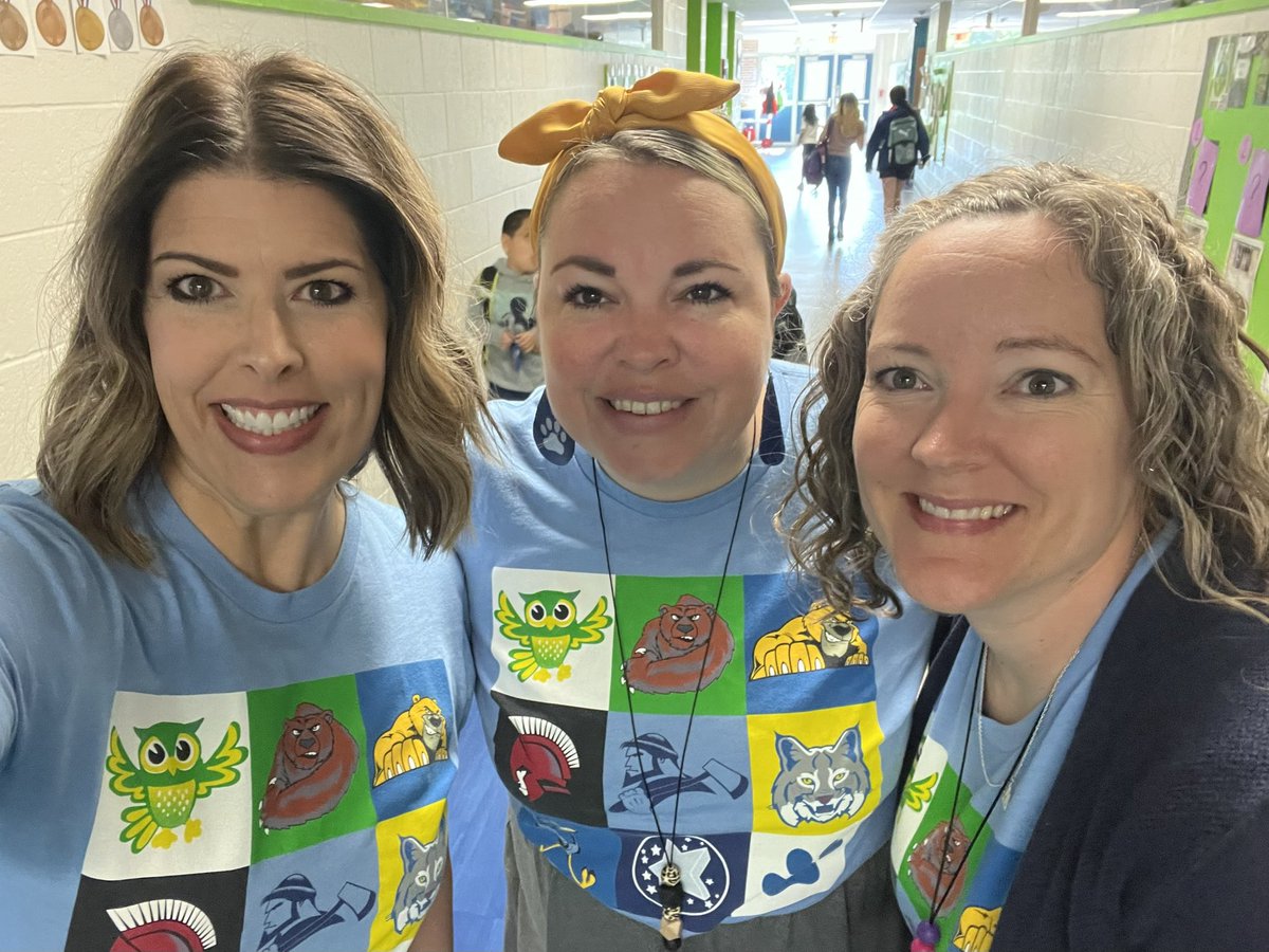 maghovey's tweet photo. @NKCSchools feeder patterns are a great way to make students, staff, and entire schools feel connected! Yesterday we were all #ForTheFamily when we cheered the @Northmen_OPHS seniors as they walked the halls of @LWNKCSD one last time before graduation!! In our LW Era! 💙💙 https://t.co/yWr44objme