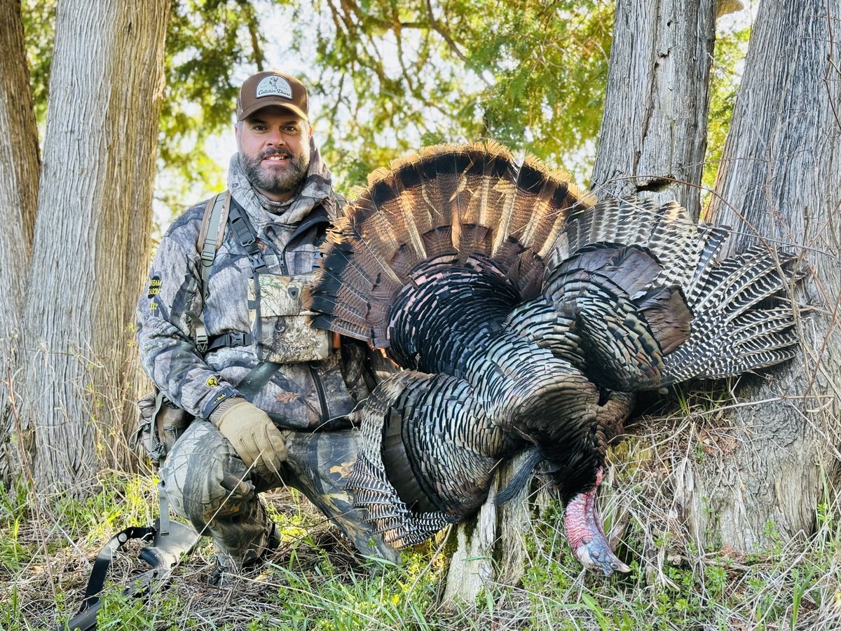 Congratulations to #PhotoFriday winner Nicole Donaldson of Kawartha Lakes whose husband, Mark, harvested this beautiful turkey on a neighbour’s farm. Mark called this colourful tom within 10 yards, and made it happen on a chilly -4 morning. 1/2