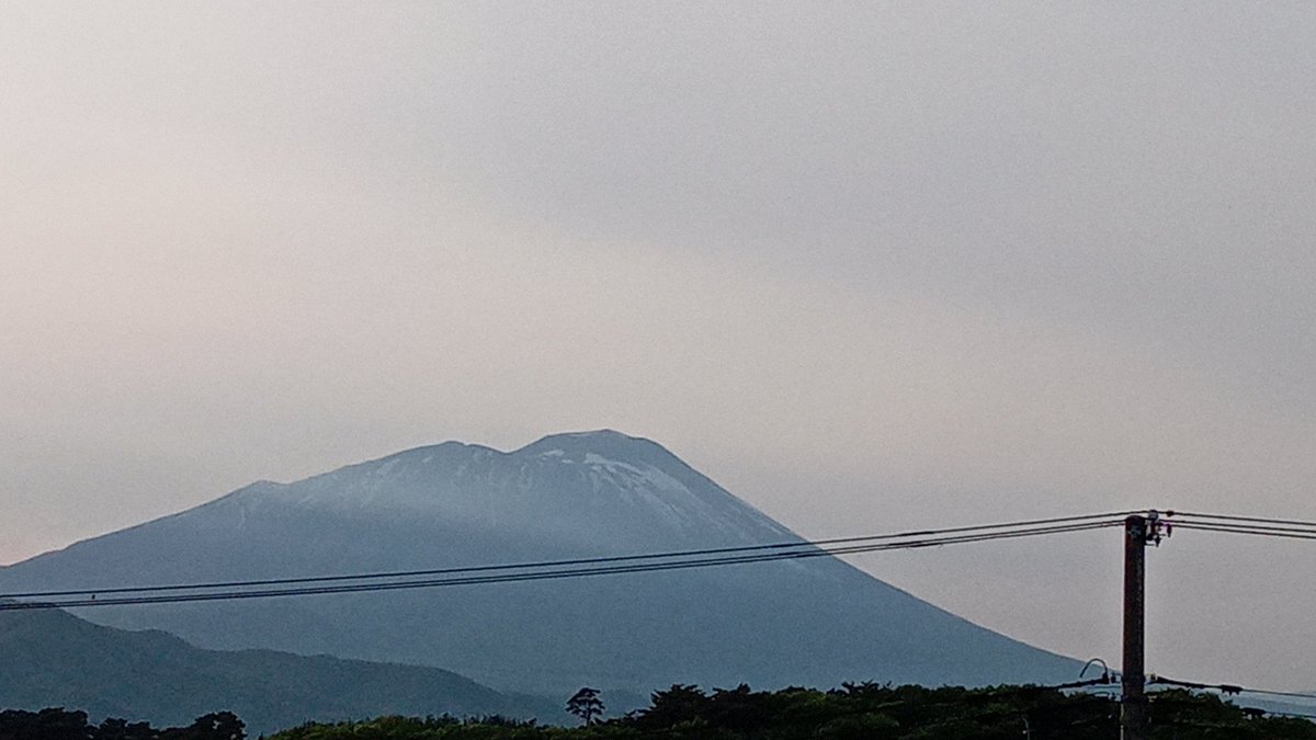 岩手山です。今日は写真とりたくなりました。