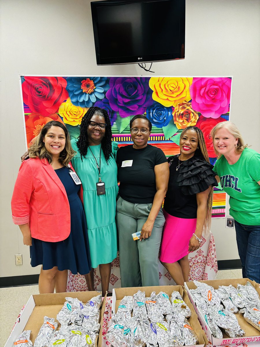 We’re Closing out Teacher Appreciation Week ‘24 with “Fiesta Friday!” 🎉🎉 A big thank you to First Methodist Houston Church & The Hospitality Committee for sponsoring!! 🤗😃🎉 @Aliefsneed @AliefISD @KRCreeggan @TechTeacherMorg