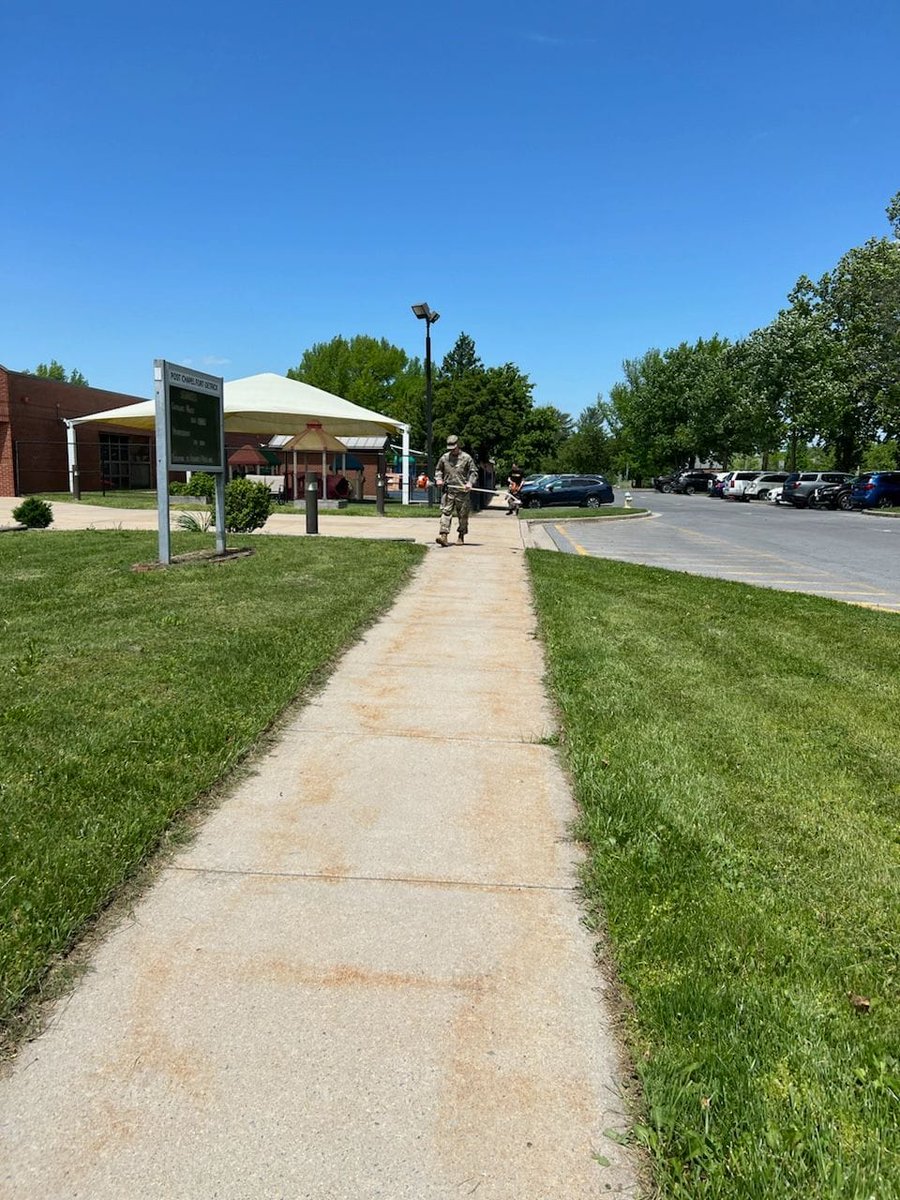 Earlier this week, TEAM TATRC's COL Jeremy Pamplin, LTC Rachel Morgans, Mr. James Beach from our Ops section, & SPC Dustin Turner all lent their time & help to support Fort Detrick's Post wide Spring Clean up efforts to beautify our grounds!

#FuseTheTeam #FindAWAy