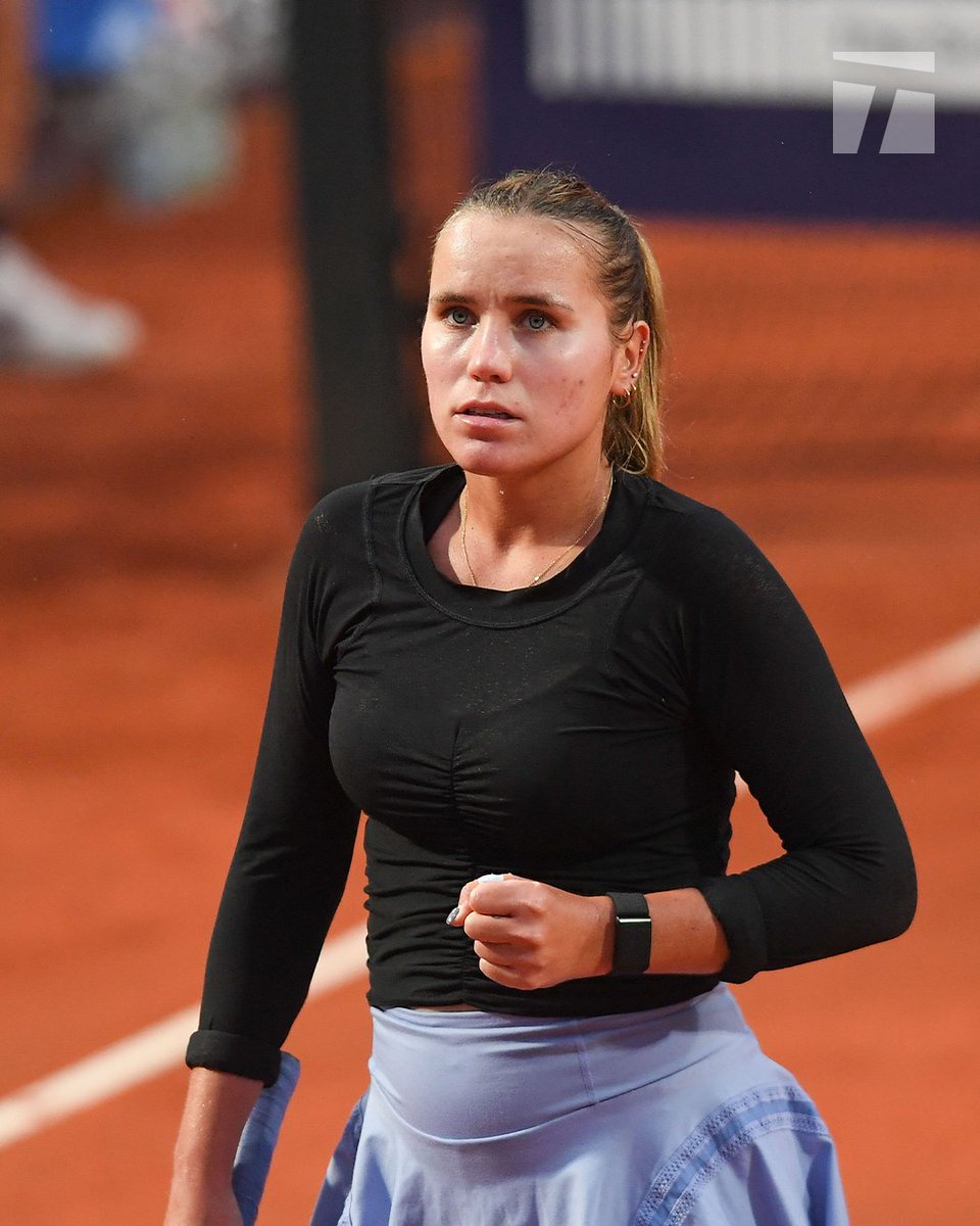 Clutch from Kenin ☄️ 

@SofiaKenin earns a top-10 win over the No. 8 seed Ons Jabeur 7-5, 2-6, 6-4. The American advances to the third round in Rome. 

#IBI24