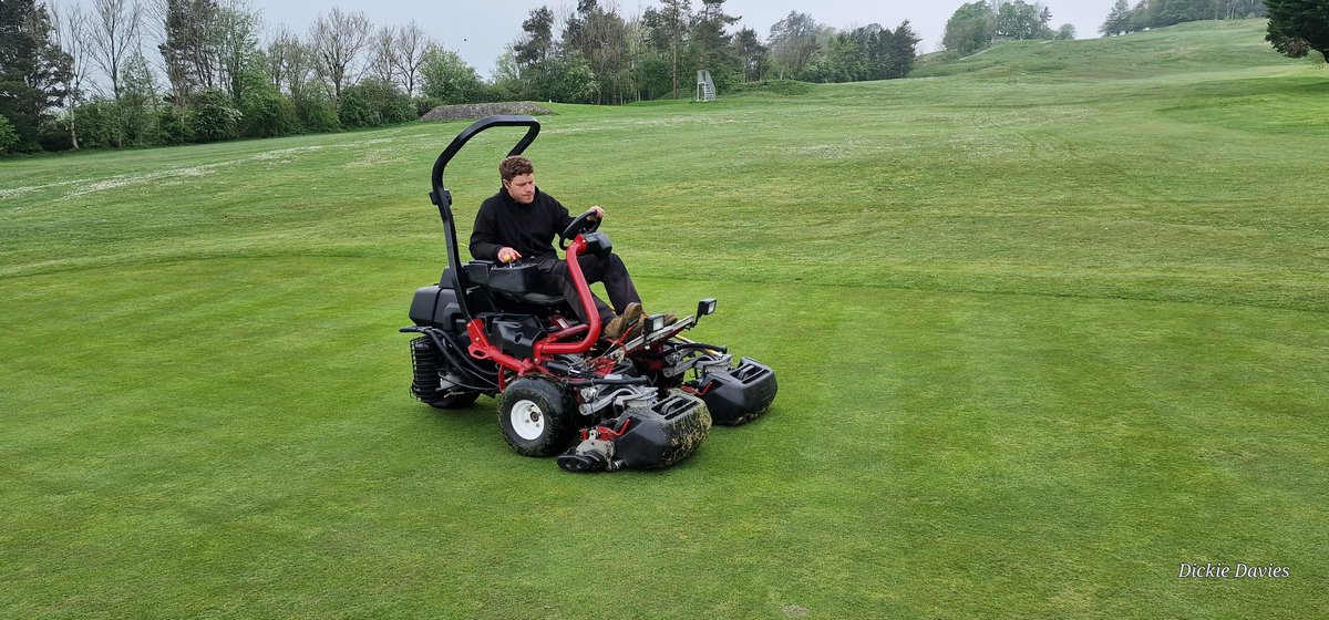 New to us greens mower, showing the commitment by the club to invest in the course. 
#greenkeeper  #greenkeeping  #golf #passion #golflakes #lakesgolf