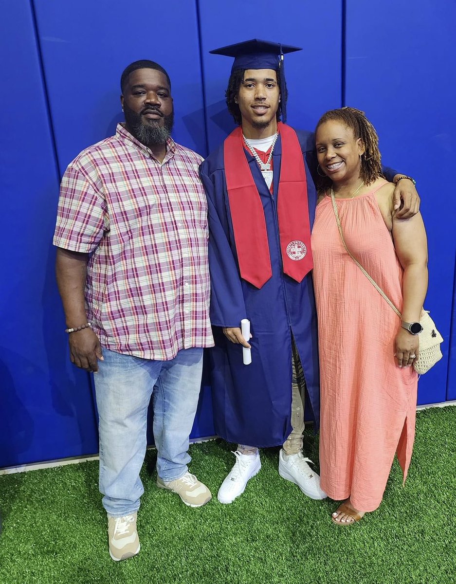 Cedar Hill ISD (@cedarhillisd) on Twitter photo One of the best quarterbacks in <a href="/CHLonghorns/">Cedar Hill Longhorns</a> history is now a college graduate! <a href="/geraldhudson/">Dr. Gerald B. Hudson</a> <a href="/LibertyU/">Liberty University</a> <a href="/RecruitTheHill1/">Recruit The Hill</a> <a href="/TheCoachNWard/">Nick Ward</a> <a href="/CarlosLynn/">Carlos Lynn</a> <a href="/LibertyFlames/">Liberty Flames</a> One of the best quarterbacks in <a href="/CHLonghorns/">Cedar Hill Longhorns</a> history is now a college graduate! <a href="/geraldhudson/">Dr. Gerald B. Hudson</a> <a href="/LibertyU/">Liberty University</a> <a href="/RecruitTheHill1/">Recruit The Hill</a> <a href="/TheCoachNWard/">Nick Ward</a> <a href="/CarlosLynn/">Carlos Lynn</a> <a href="/LibertyFlames/">Liberty Flames</a>