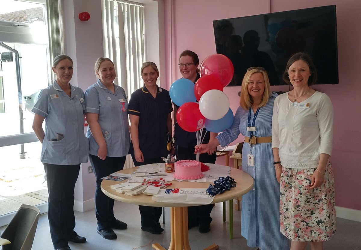 Delighted to have Karen Bowes from RCN share a special morning with us at Marie Curie Northern Ireland! The sweet treat from French Village and the goody bag were a heartwarming token of appreciation for our truly dedicated staff. #StaffAppreciation #MarieCurieNI #NursesDay