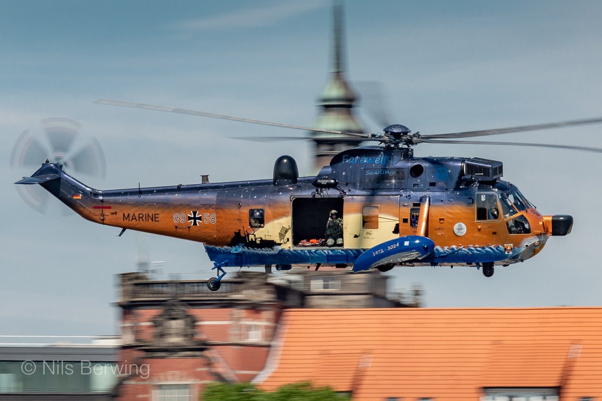 nnilsberwing's tweet photo. 🇩🇪@deutschemarine Westland Sea King Mk.41 (89+58) gleaming in the sun with a nice special livery during this years festivities for the annual Hamburg harbor birthday. The German Sea Kings will be retired very soon. @verticalmag @CdrDeuNavalAir https://t.co/hjI3xMaqGg