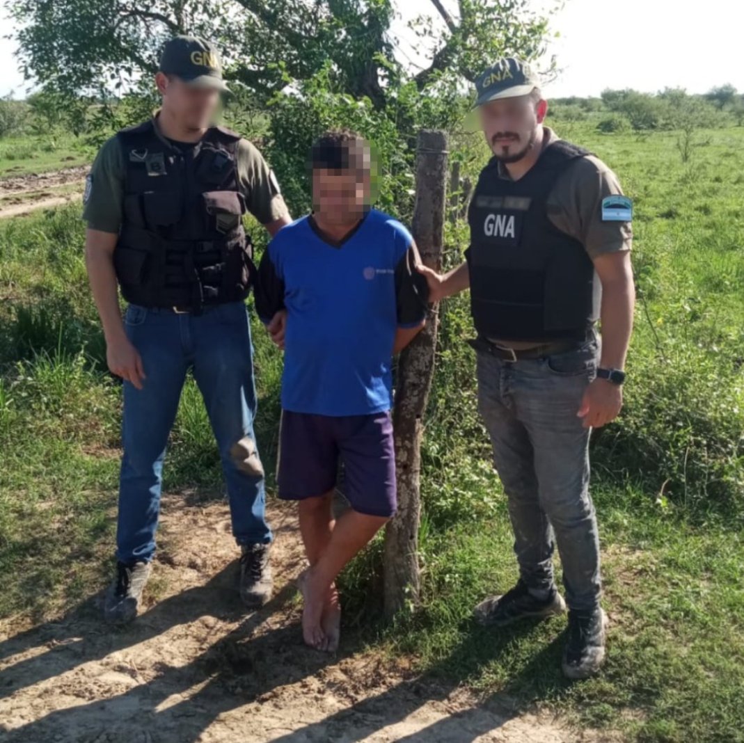 Este hombre estaba prófugo desde 2016, era miembro de una banda narco que traficaba droga de Paraguay. Se le acabó: Gendarmería lo atrapó y lo puso frente a la Justicia. Ya son más de 480 los prófugos recapturados en lo que va de la gestión.