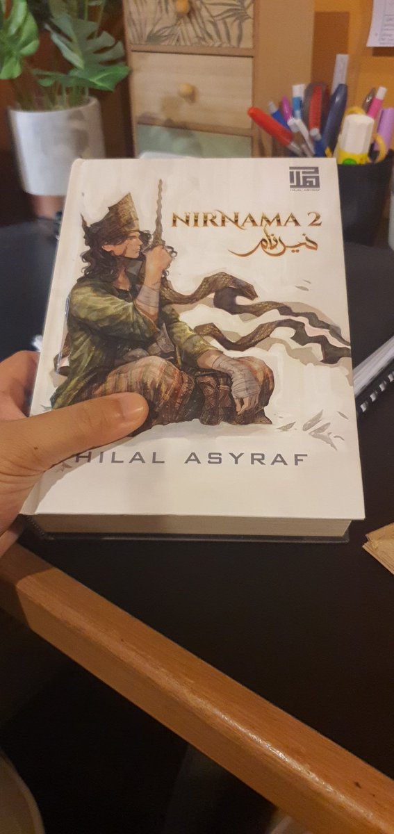 syahmizalani's tweet photo. Alhamdulillah, baru habis proposal defence. Akhirnya, barulah ada masa baca buku ni. Lets go!
@HilalAsyraf
#nirnama2 https://t.co/PW1ha5NNae