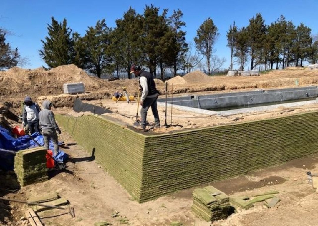 Our US partners @permaedge opening up new markets on Long Island NY building retaining walls utilising our materials & methodologies in new & imaginative ways. Adding art & engineering to this private residence around a new swimming pool. Anyone fancy a dip? #Inovation #NewYork