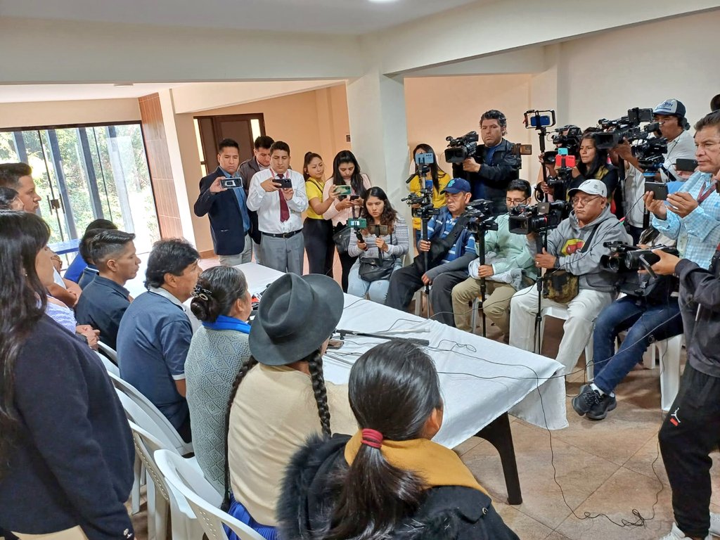 El gobierno de Germán Busch instauró en 1938 el día del periodista boliviano, con la aprobación de una serie de medidas en beneficio del sector, sobre todo el derecho a un seguro de salud y de jubilación. A lo largo de estos años, muchos periodistas han honrado esta noble y linda…