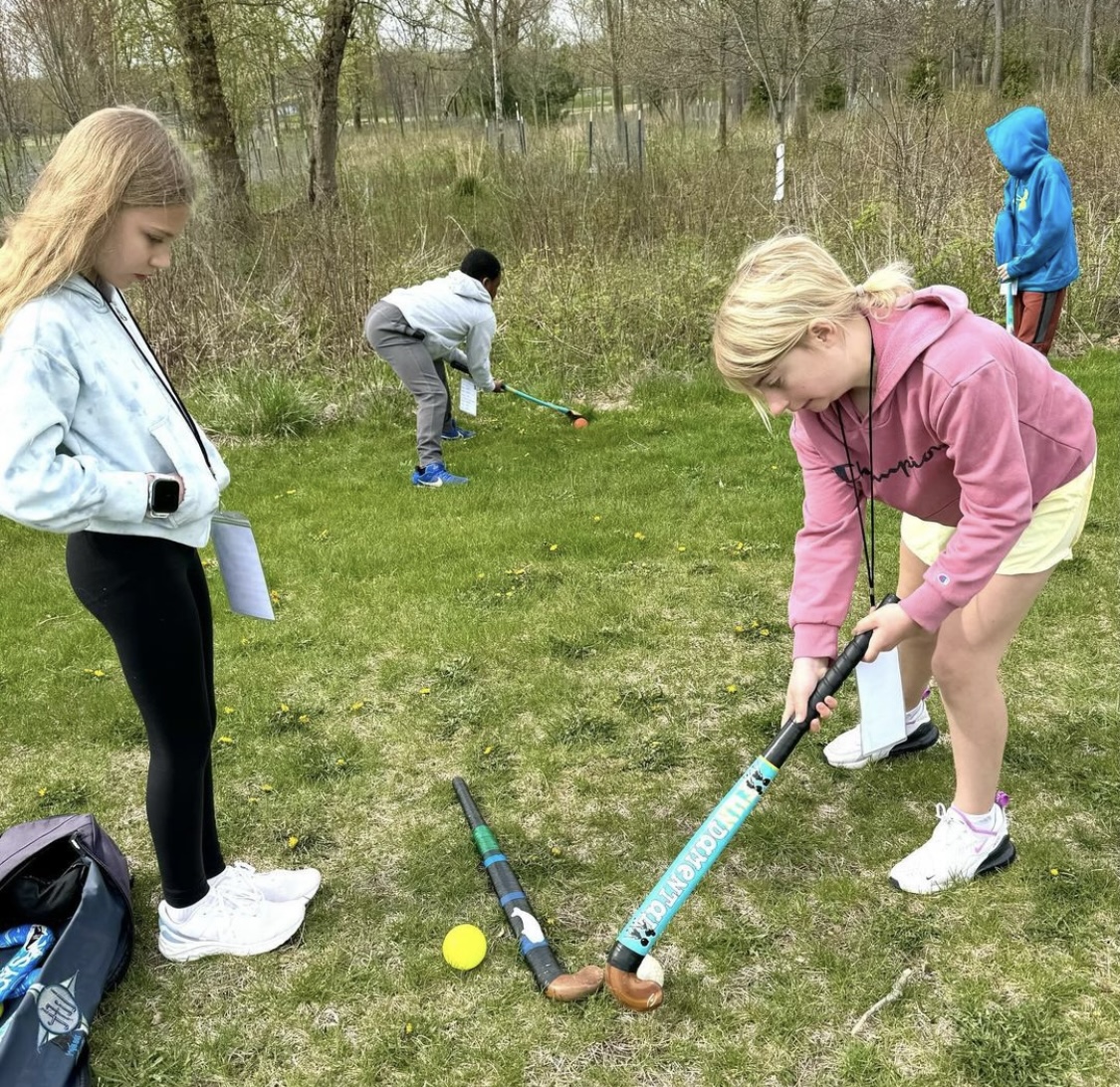 Sticks in hands of 101 new players at the first High Interest Day of the season! @LIFTfh is spreading the word about field hockey to six classes of 1st - 5th graders at Tonawanda Elementary School in Wisconsin. #FUNFriday #GrowthGame 🏑