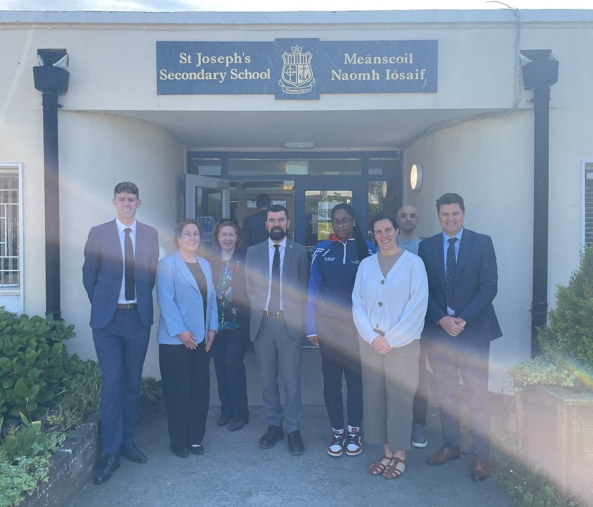 As part of the #EuropeDay celebrations, Amb Florence Ensch was honoured to accompany Minister of State Joe O'Brien on a 🇪🇺themed visit to St. Joseph's Secondary School in Rush today. Wonderful to meet one of the 2 #Luxembourg students currently enrolled in St.Joseph!
