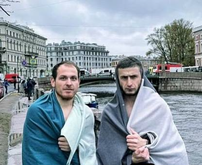 Идрис, Шахбан и Мухаммад первыми пришли на помощь пассажирам тонущего автобуса. Ехали на пятничную молитву