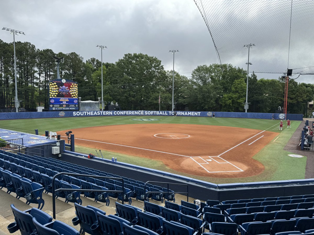 Nearly five inches of rain fell since we suspended play last night, but the amazing grounds crew from Auburn has us ready to start day 4 of the 2024 SEC Softball Tournament

#SESB x #SECTourney