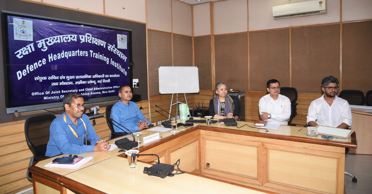 3 week-long module on 'Administration and Finance' organised by DHTI concluded today at IIMC. Shri Shailendra Saxena, DD, Coord/CAO and Shri Deepak Verma, AD addressed during the valedictory session. Dr. Rinku Pegu, Associate Professor, IIMC was also present.
