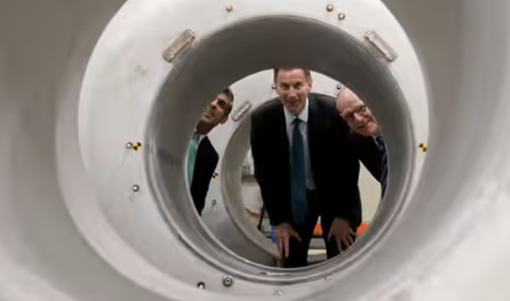 'Are you absolutely sure that this part of the giant, new sewer isn't operative yet?'

#JeremyHunt #Rishi #Sunak #SunakOut #Tories #ToriesOut #TorySewageparty #ToryChaos #ToryIncompetence #GTTO #pollution