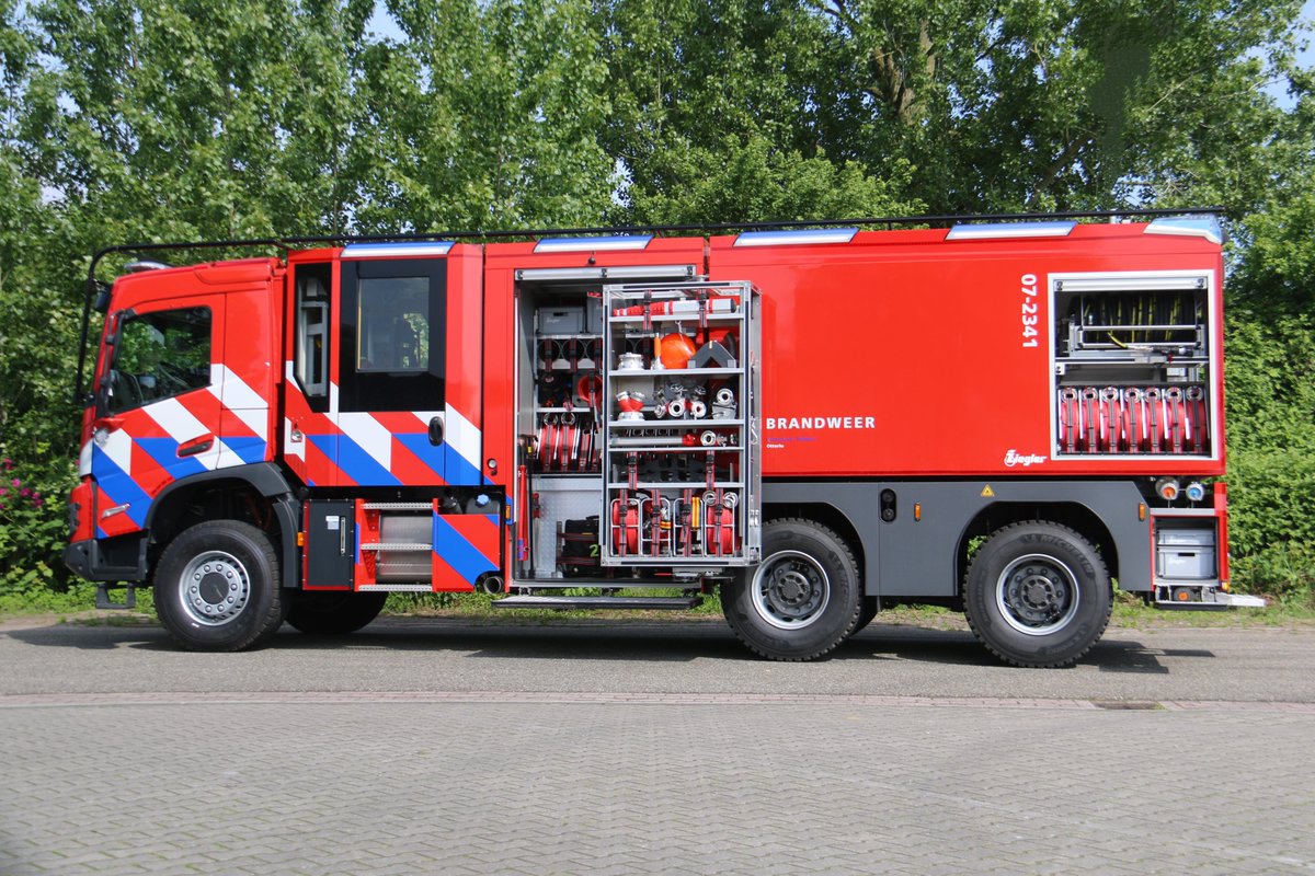 De nieuwe TST-NB 07-2341 voor brandweer #Otterlo 
#Volvo FMX 6x6 430pk met opbouw van @ziegler_nieuws  watertank : 9000 liter