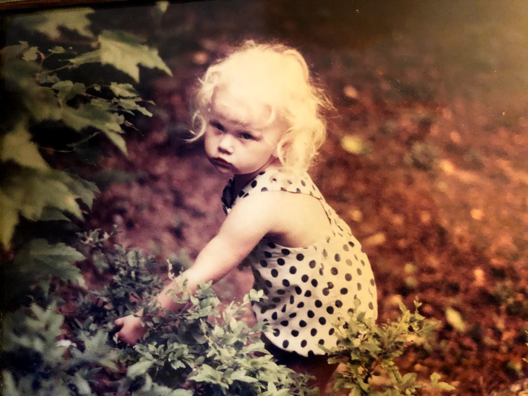 What did you look like as a kid? I swear blue became my favorite color because of the wild blueberries I loved to find. 💙💙💙