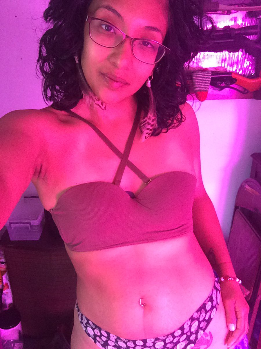 PhoenixSagaRise's tweet photo. Check me out on #camsoda and #chaturbate right now!  #streaming #camgirl #fun #cute #sexy #creamy #mami #mom #milf #feet #toes #prettyfeet #fetish #kinky #sph #joi #cei #sub #dom #switch #lovense #anal #BBGIRLS @FootParadiseRT @rt_feet https://t.co/zadgISjQFQ