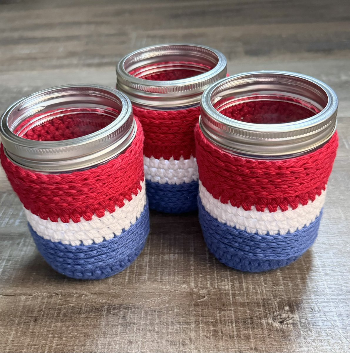 Quick and easy to make Crochet Patriotic Mason Jar Covers will add some fun to your Summer table! Pattern is on my blog. 🇺🇸
#creatingme #crochet #summercrochet #crochetprojects #crochetinspiration #crochetersofinstagram #crochetideas #crocheting 

creatingme.net/2024/05/10/cro…