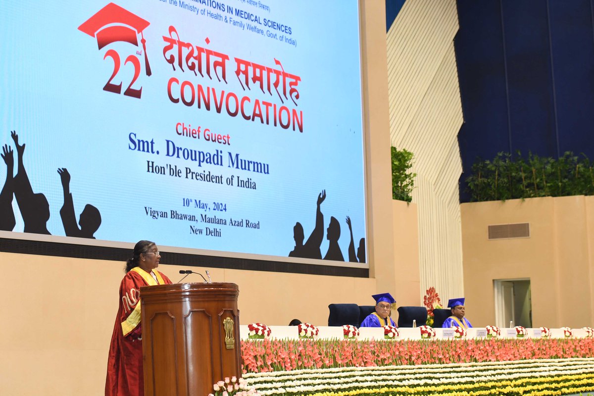 President Droupadi Murmu graced 22nd convocation of the National Board of Examinations in Medical Sciences in New Delhi. The President urged doctors to pay attention towards prompt healthcare, sensitive healthcare and in-expensive healthcare. presidentofindia.gov.in/index.php/pres…