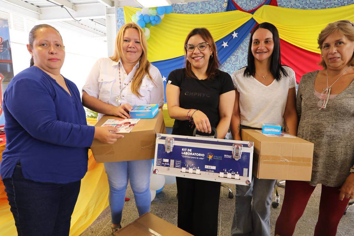 #SepaQue 👉 El @Mincyt.ve continúa con la entrega de kits de laboratorio a instituciones educativas del estado #Miranda🔬🧫

+ Info: acortar.link/a6VU7D