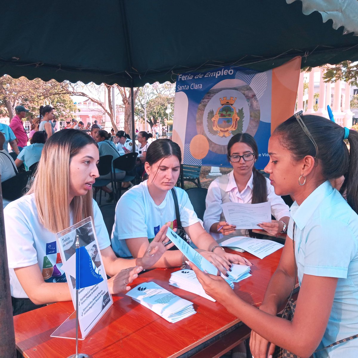 Feria de Empleo en #SantaClara @ETECSA_Cuba participa ofertando las siguientes plazas 👉Especialista de Recursos Humanos (Selección de Personal) 👉Especialista de Recursos Humanos (Seguridad y Salud en el Trabajo) 👉Dependiente de Almacén