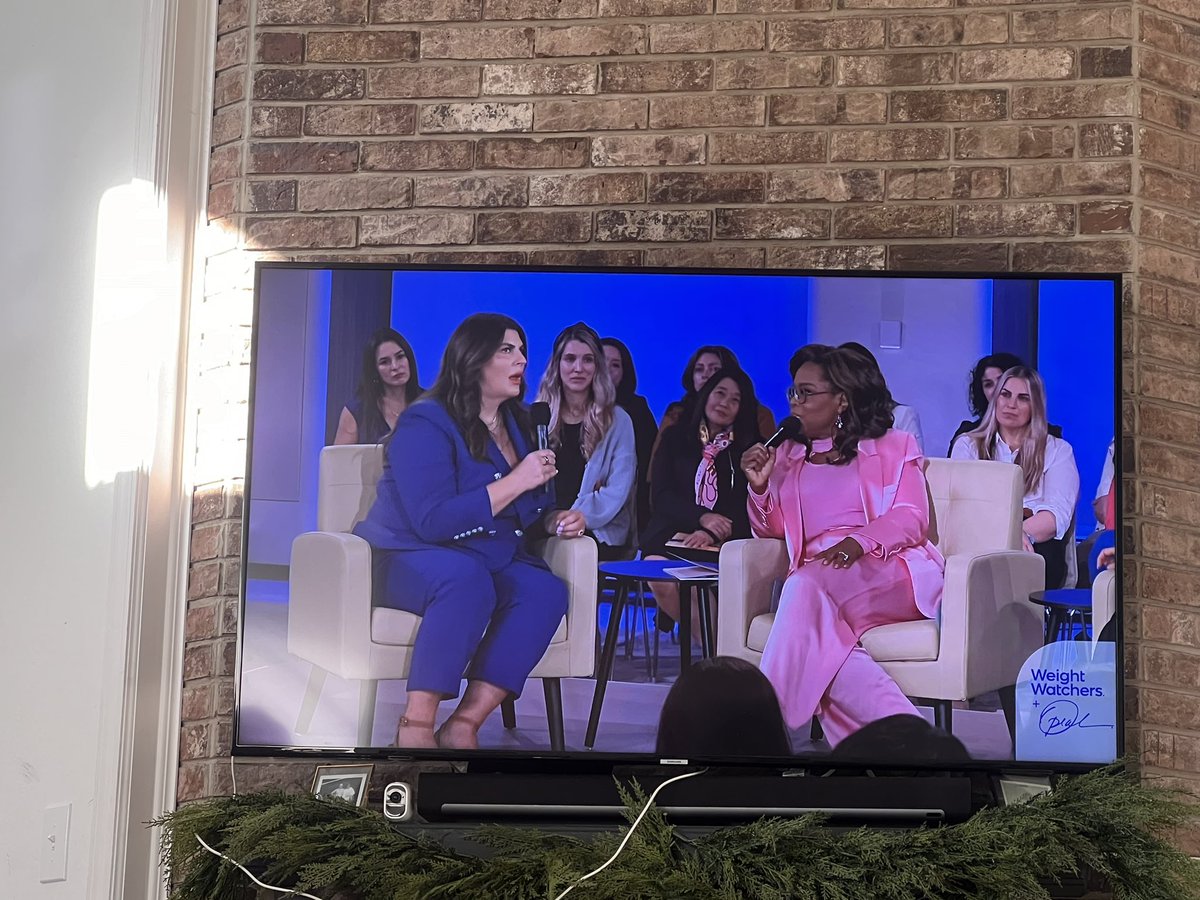 It’s a good night when @Oprah @ww_us obesity medicine physicians like @AniaJastreboff , clinical psychologists like @AskDr_Rachel, and more get into a room to shift the conversation about weight away from shame and blame and onto a focus on health, compassion, and body autonomy.