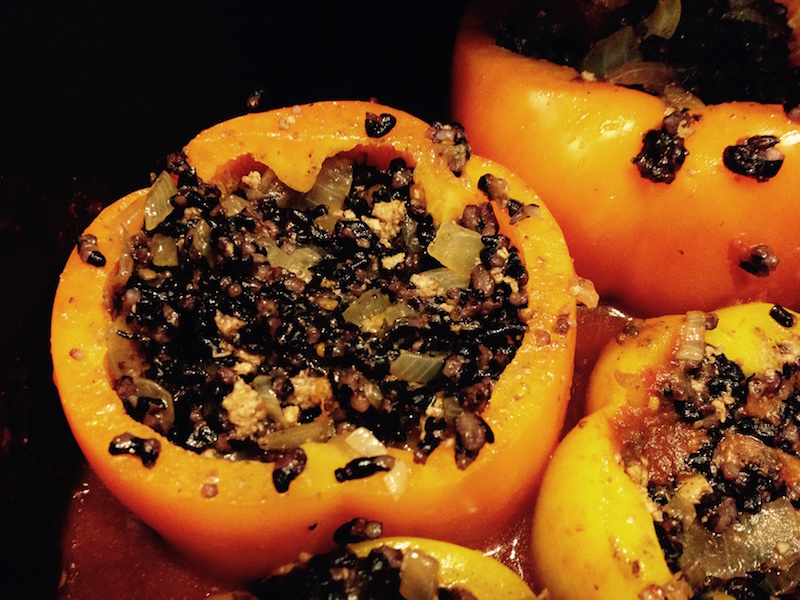 Bell Peppers Stuffed With Quinoa #Recipe. #RecipeIdeas for Vibrant Living #peppers #bellpeppers #recipes #healthyliving bit.ly/2sMvaRg