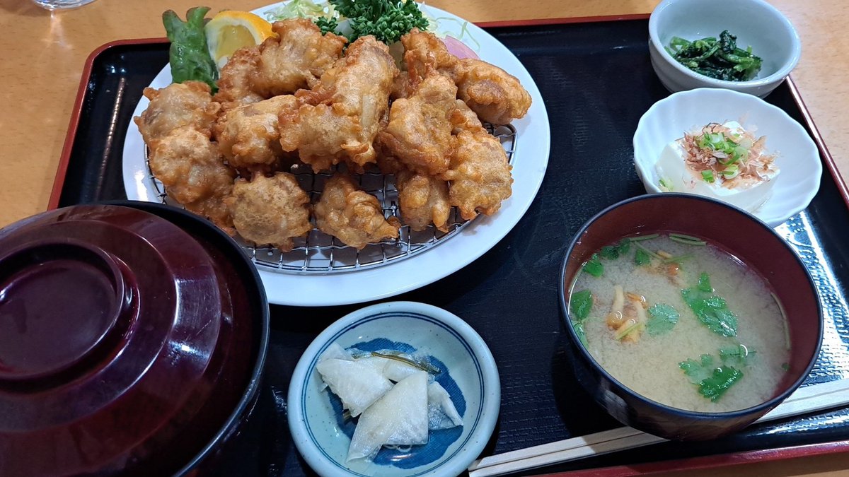 宮城県気仙沼市
こけし食堂
鶏唐揚げ定食
こんなに唐揚げいっぱいなの岩手でもないので感動しました✨