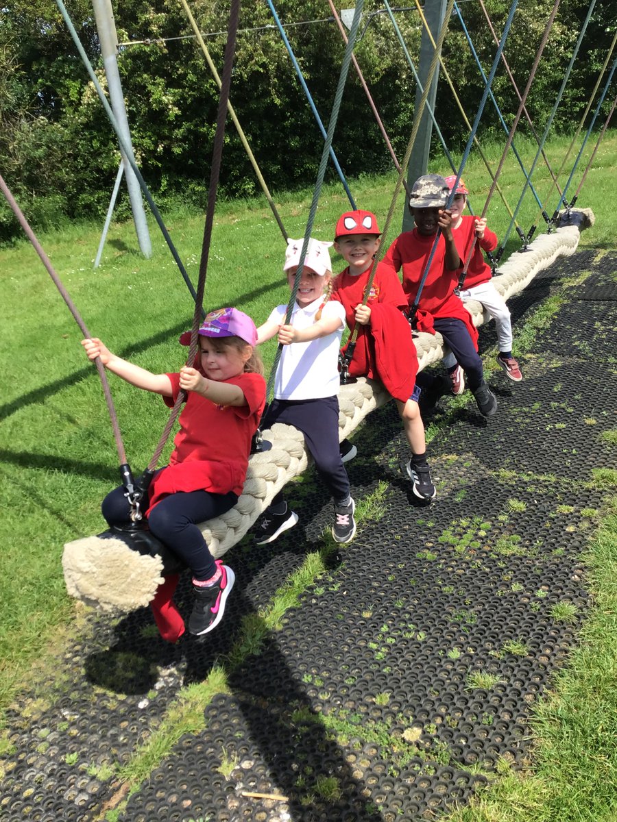 LoddingtonCEPri's tweet photo. R/1 had a wonderful, sunny day at Hamerton Zoo yesterday. The children enjoyed seeing lots of animals and discussing what animal groups they belong to. They also enjoyed getting up close and personal to a few animals in the variety of life workshop. What a great day we all had! https://t.co/mmNOMppApj