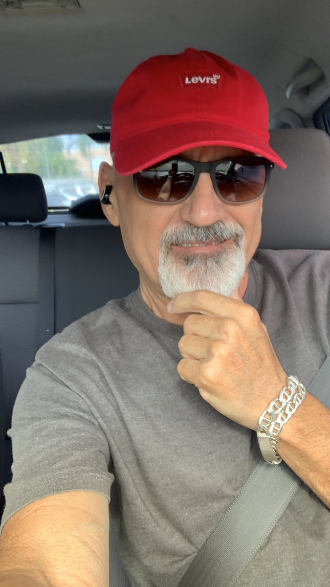 alexislobos64's tweet photo. Me fui a donde matan  #hialeah y lugares aledaños 😂😂😂, sufre asere 😂😂😂😂 https://t.co/PKp6qk1nTG