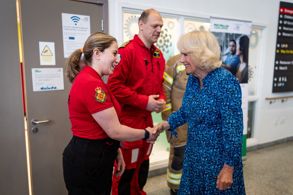 Earlier this week to mark #InternationalNursesDay, Her Majesty Queen Camilla visited The Royal London Hospital. As part of her visit she also met some of our team to chat about the life-saving service we provide to London. @NHSBartsHealth @RoyalFamily 📷 Aaron Chown/PA Media