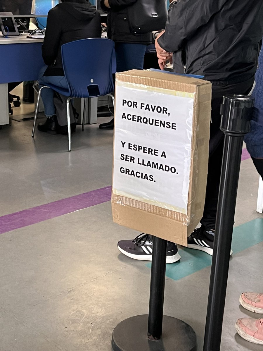 Obra: nos quedamos sin carteles. Técnica: Ingenio sobre cartón. Autor: anónimo. Anses. 2024