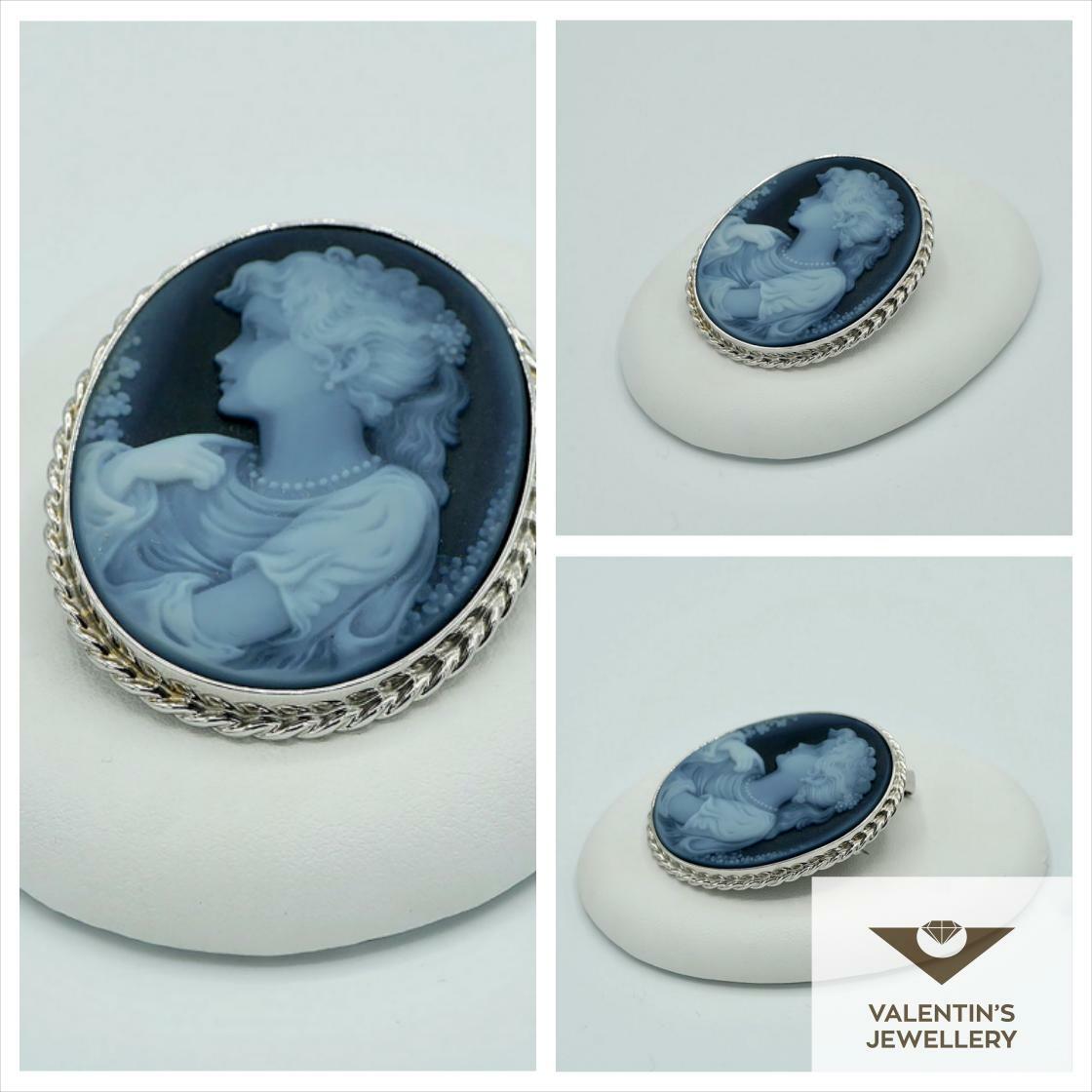 Experience awesomeness! Introducing Blue agate jewelry, Something blue, elegant jewelry, Artistic Jewelry, Vintage Jewelry, Amazing and Lovely Gifts for a Special Person, available now at an amazing price of €1950
store.valentinsjewellery.com/products/Blue-…
#BrownAgateBrooch #HandcraftedBrooch