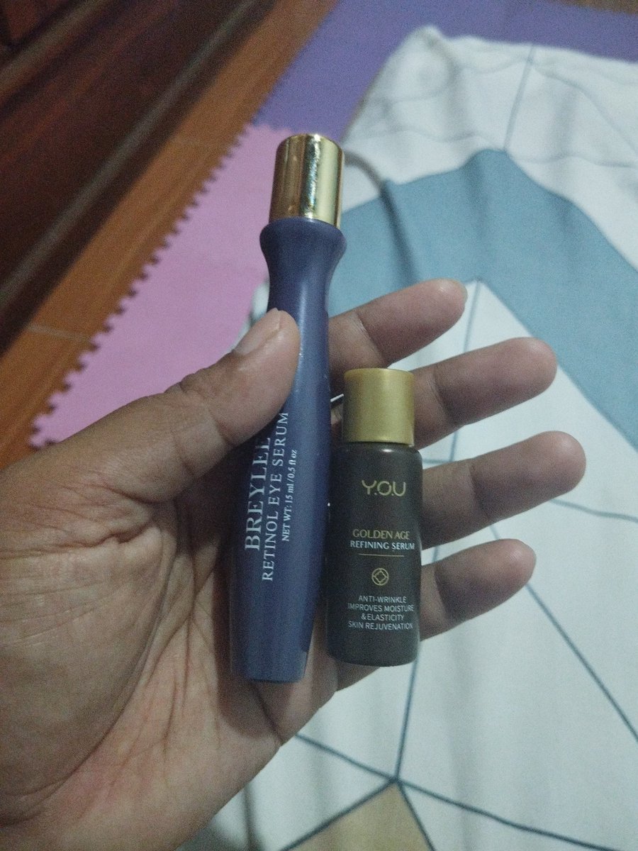 Tim327A's tweet image. aku ada pengalaman pernah di tolak cocok gegara takut ama skincareku.... selama jalan gk pernah aku sekali pun spill skincare.... padahal ya hampir semua skincare yg tak punya diskonan + endorse.... yg insecure dia yang kena ane emang lucu ya tingkah cowok