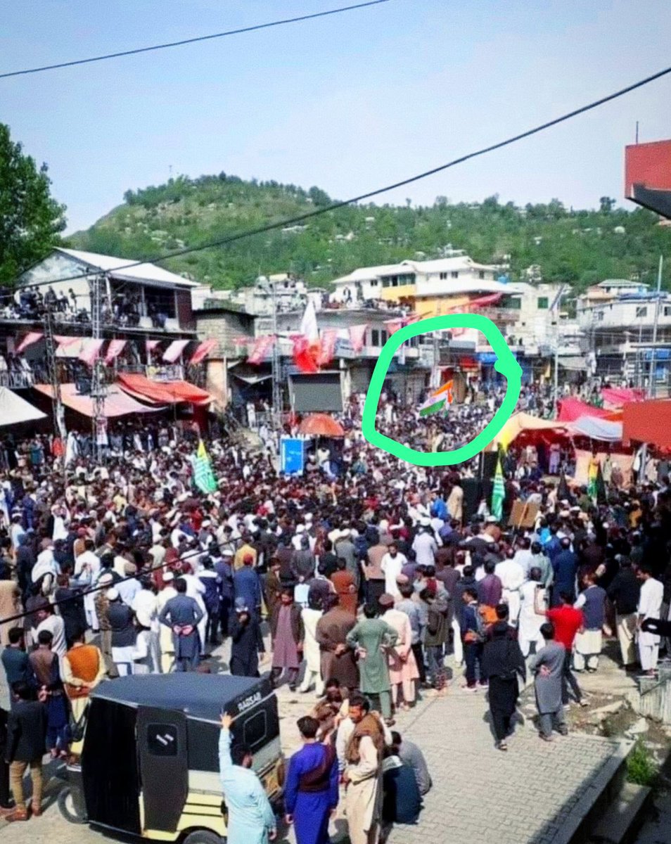 🇮🇳 Indian Flag raised at protests in PAKISTAN OCCUPIED JAMMU KASHMIR. Amid ongoing clashes between Pakistani security forces and protestors in Pakistan occupied Jammu Kashmir, people demanded merger with Jammu and Kashmir, India raising Indian flag.