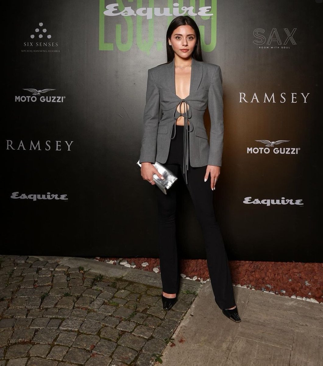 Esquite Dergisi etkinliğinden #KızılcıkŞerbeti dizisinin başarılı ve güzel oyuncusu #SılaTürkoğlu 😍