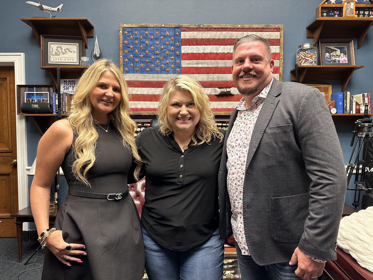 We always love when constituents visit us in Washington, D.C. The Fillyaws from Gainesville were in town for a few days while their kids were on a school trip. If you're visiting our nation's capital, reach out! We'd love to welcome you to YOUR #FL03 office.