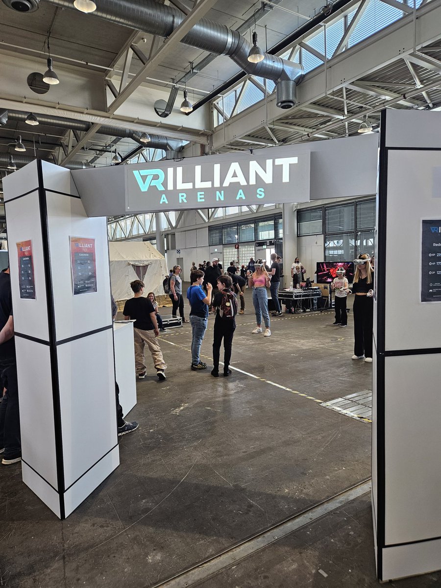 Day 2 at Fantasy Basel 24! 
Lot of peole, very cool vibes and lots and lots to see!